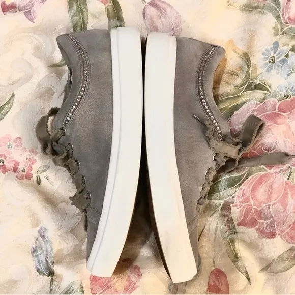 Vaneli Sport Yolki Lace Up Sneaker Grey Suede size 10N
