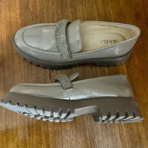 VANELi Women's Zaya platform loafer Like new condition. Women’s size 9.5 Narrow