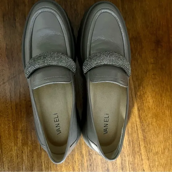 VANELi Women's Zaya platform loafer Like new condition. Women’s size 9.5 Narrow