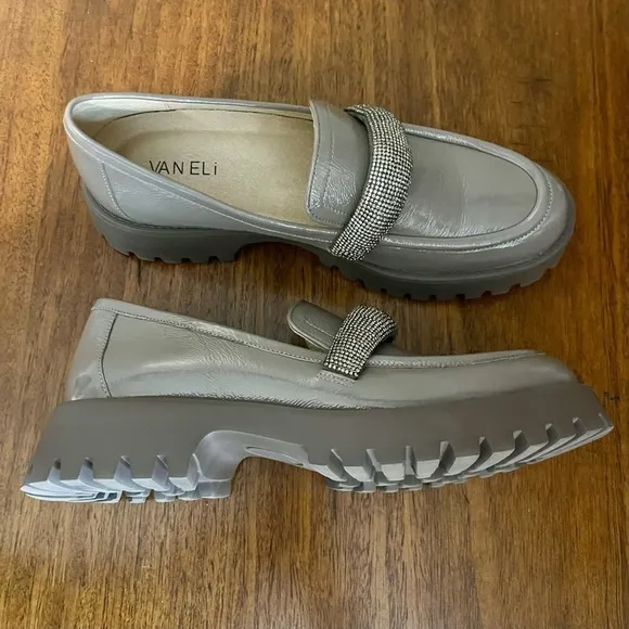 VANELi Women's Zaya platform loafer Like new condition. Women’s size 9.5 Narrow