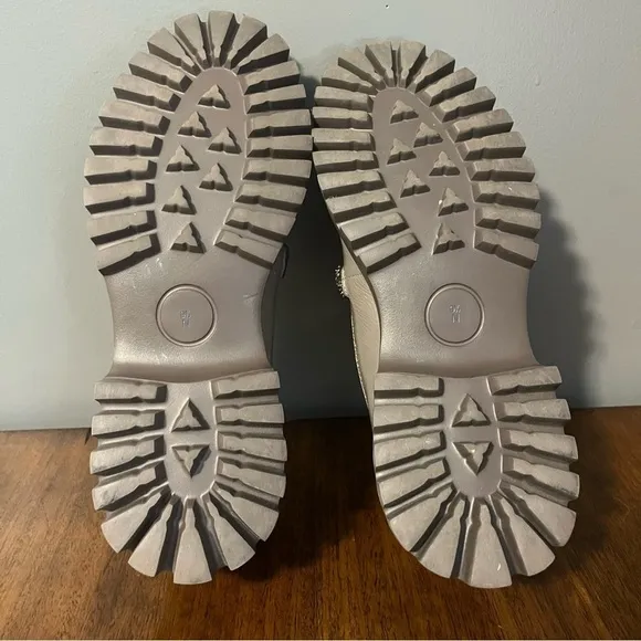 VANELi Women's Zaya platform loafer Like new condition. Women’s size 9.5 Narrow