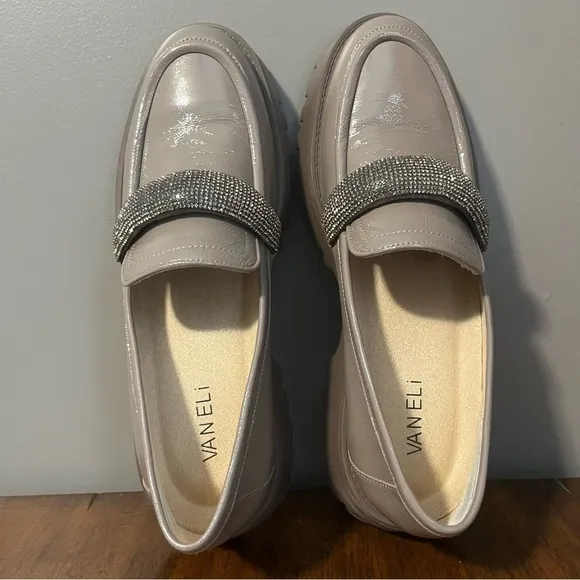 VANELi Women's Zaya platform loafer Like new condition. Women’s size 9.5 Narrow