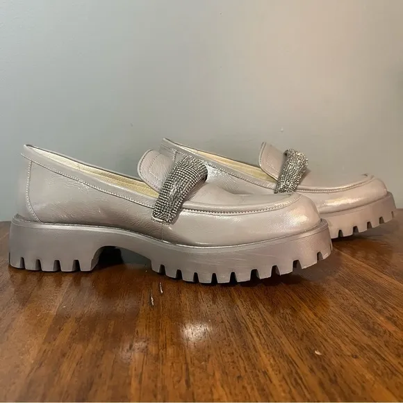 VANELi Women's Zaya platform loafer Like new condition. Women’s size 9.5 Narrow
