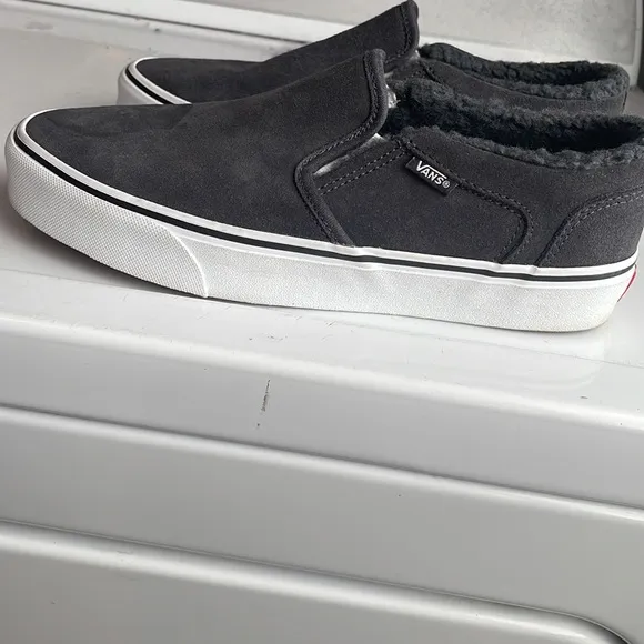 Vans Asher shoes slip on asphalt black suede Sherpa fur lined men size 7 1/2 7.5