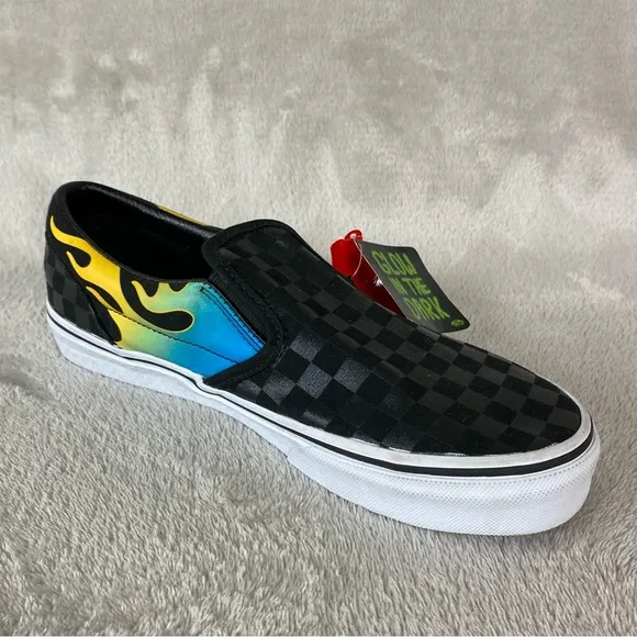 Vans Flame Glow in The Dark Slip On Boys Kids Sneakers Skate Size 6 Black NEW