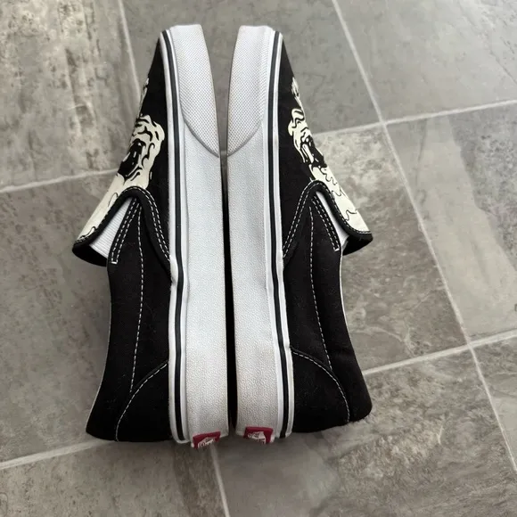 Vans Glow In The Dark Skull Slip-On Shoes Size 7 Black and White