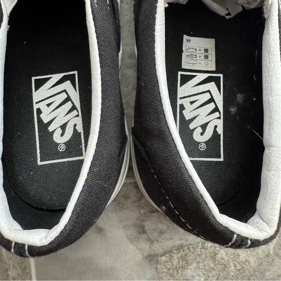 Vans Glow In The Dark Skull Slip-On Shoes Size 7 Black and White