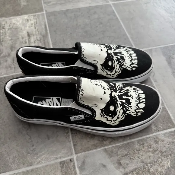 Vans Glow In The Dark Skull Slip-On Shoes Size 7 Black and White