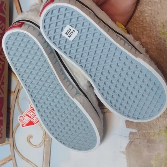 Vans slip on V Yeti toddler shoes size 9