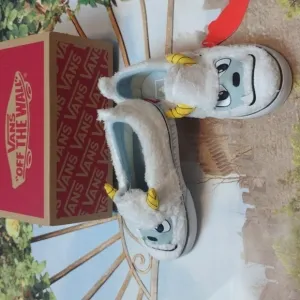 Vans slip on V Yeti toddler shoes size 9
