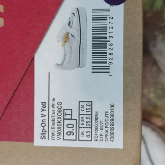 Vans slip on V Yeti toddler shoes size 9