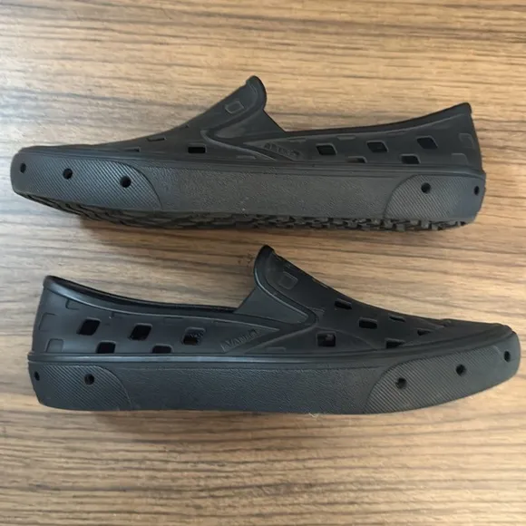 Vans Trek Men's Slip On Triple Black Water Shoes