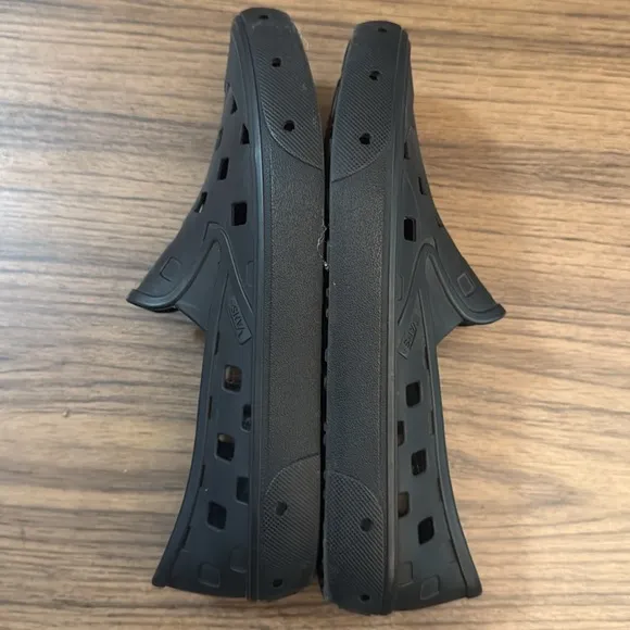 Vans Trek Men's Slip On Triple Black Water Shoes