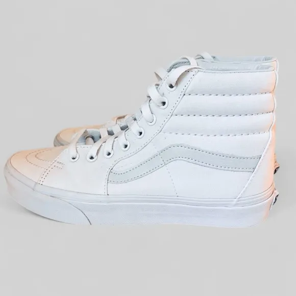VANS World's # 1 Skateboard Shoes Hi Top Sport Shoes Men's Size 7.5 Gently Worn