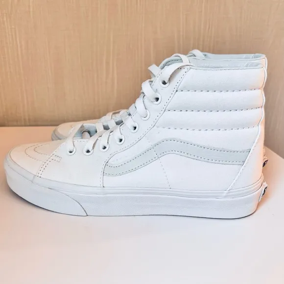 VANS World's # 1 Skateboard Shoes Hi Top Sport Shoes Men's Size 7.5 Gently Worn