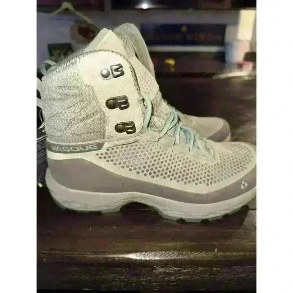 Vasque Women's‎ Torre AT GTX Hiking Boots (Sage) Size 8 US Brand New In Box