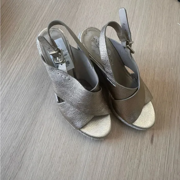 Via Spiga Gold Eapadrille Wedge 5.5 Pristine Condition