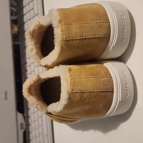 VINCE BLAIR SHIRLING LINED SUED SLIP ON SHOES SIZE 6