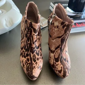 VINCE CAMUTO Ankle Boots Cow Hair Fur In Brownish Color Platform Heel Size 7.5B