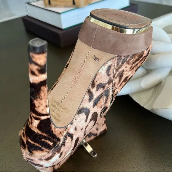 VINCE CAMUTO Ankle Boots Cow Hair Fur In Brownish Color Platform Heel Size 7.5B