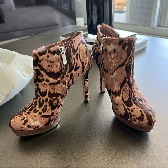 VINCE CAMUTO Ankle Boots Cow Hair Fur In Brownish Color Platform Heel Size 7.5B
