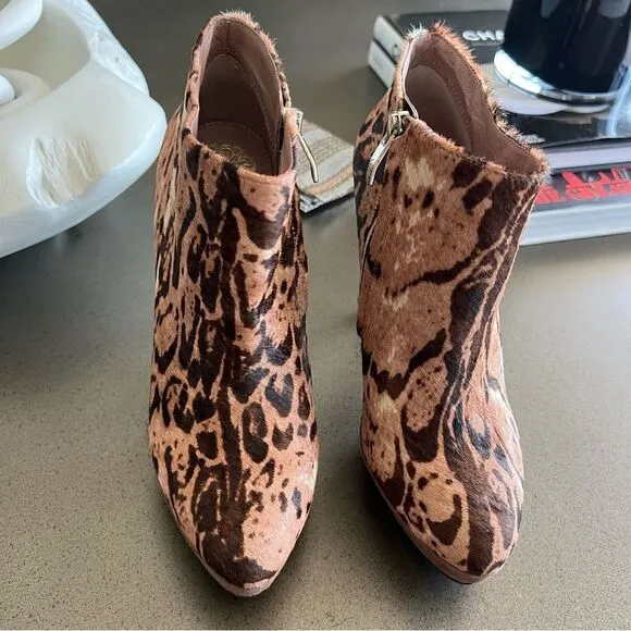 VINCE CAMUTO Ankle Boots Cow Hair Fur In Brownish Color Platform Heel Size 7.5B