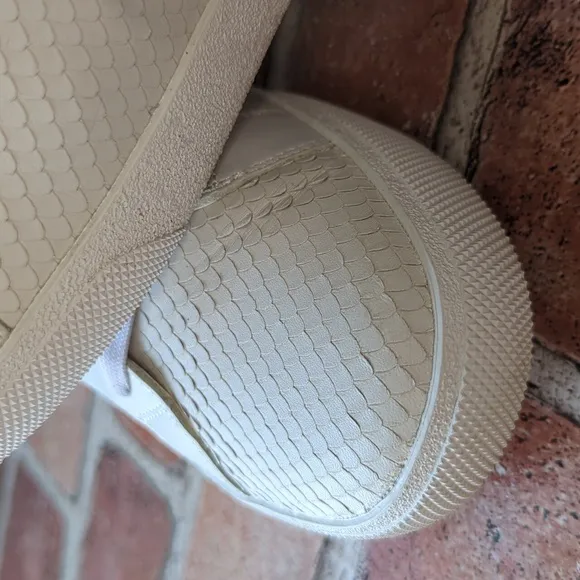 Vince Camuto Sneaker Women's Size 9 Cream Faux Fur Madrista Slip On Mule Casual