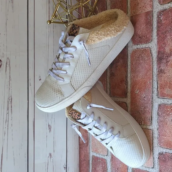 Vince Camuto Sneaker Women's Size 9 Cream Faux Fur Madrista Slip On Mule Casual