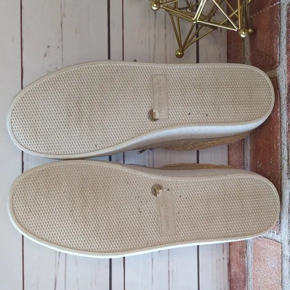 Vince Camuto Sneaker Women's Size 9 Cream Faux Fur Madrista Slip On Mule Casual