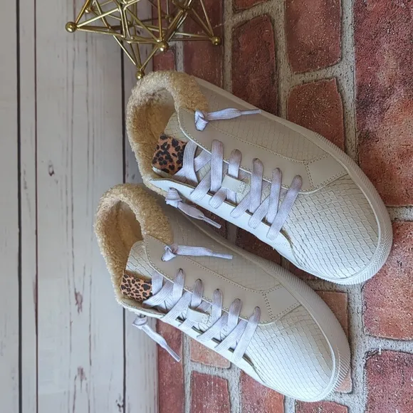 Vince Camuto Sneaker Women's Size 9 Cream Faux Fur Madrista Slip On Mule Casual