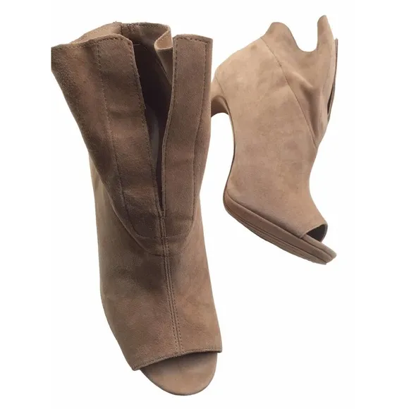Vince Camuto Womens Frendin High Heel Bootie Side Cutouts Tan Suede Sz 8.5
