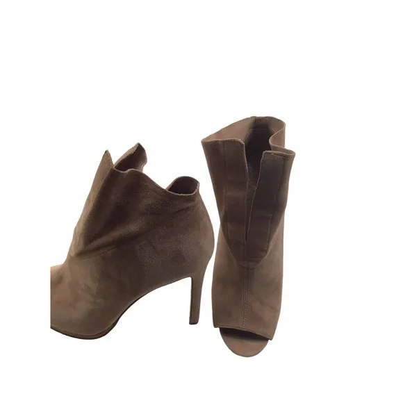 Vince Camuto Womens Frendin High Heel Bootie Side Cutouts Tan Suede Sz 8.5