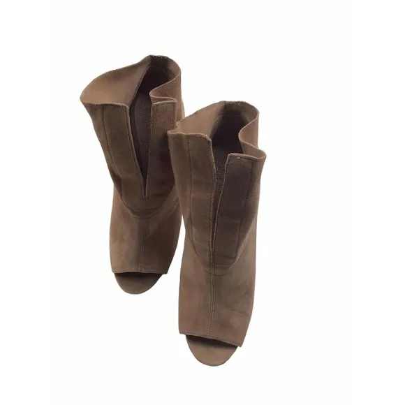 Vince Camuto Womens Frendin High Heel Bootie Side Cutouts Tan Suede Sz 8.5