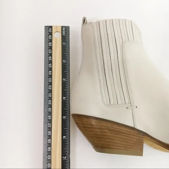 Vince Womens 5 Eckland Vintage White Leather Point Toe Ankle Boots Booties Shoes