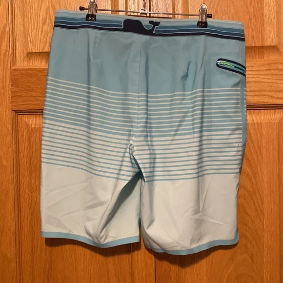 Vineyard Vines Sculplin Stripe Tech board shorts size 32. New condition