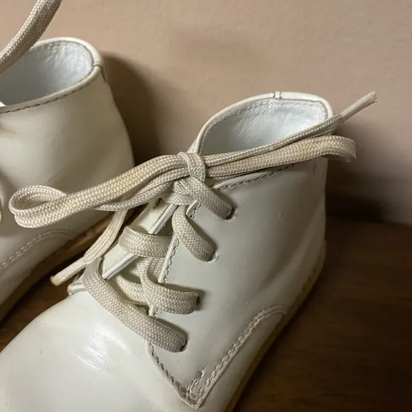 Vintage Baby’s Walking White Tie Shoes Size 5.5 Josmo Walker
