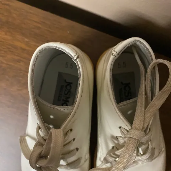 Vintage Baby’s Walking White Tie Shoes Size 5.5 Josmo Walker