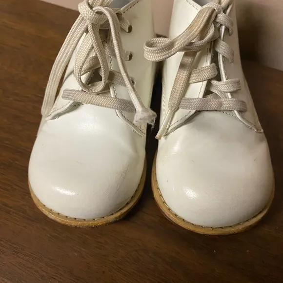 Vintage Baby’s Walking White Tie Shoes Size 5.5 Josmo Walker
