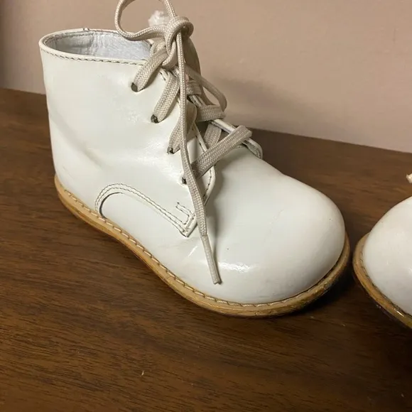 Vintage Baby’s Walking White Tie Shoes Size 5.5 Josmo Walker
