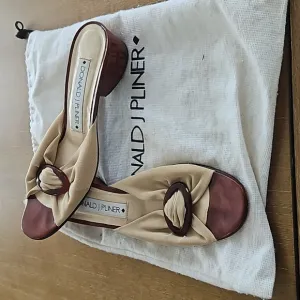 VINTAGE HANDMADE DONALD J PLIINER SLIP-ON SHOES WITH BAG