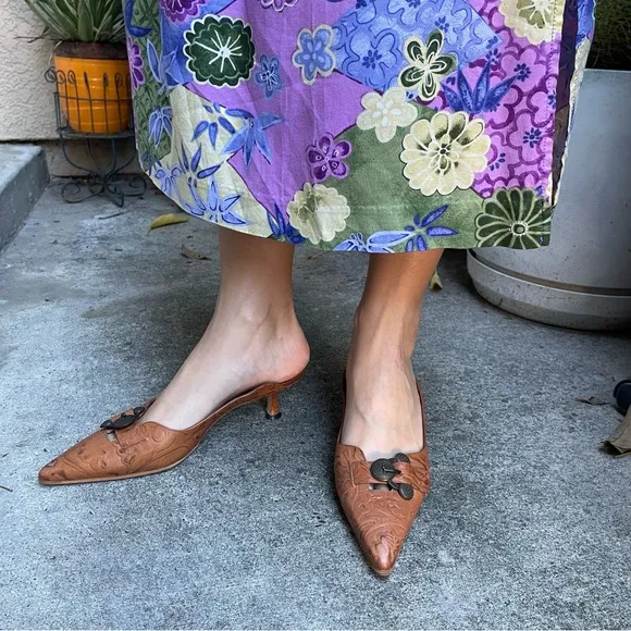 Vintage orange brown Manolo Blahnik leather slip on shoes