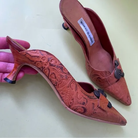 Vintage orange brown Manolo Blahnik leather slip on shoes