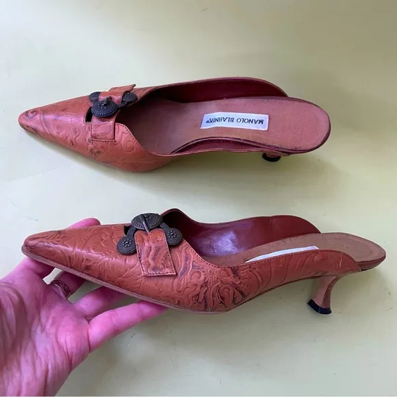 Vintage orange brown Manolo Blahnik leather slip on shoes