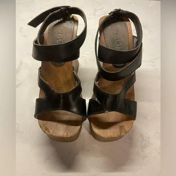 Vintage Retro Club Kid Wood Platforms-if these shoes could talk..Leather Straps