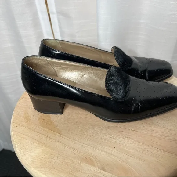 Vintage vaneli black fur embellished shoes