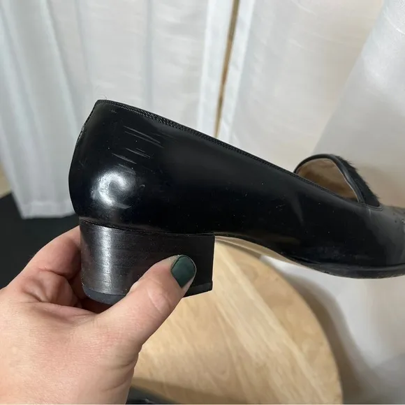 Vintage vaneli black fur embellished shoes