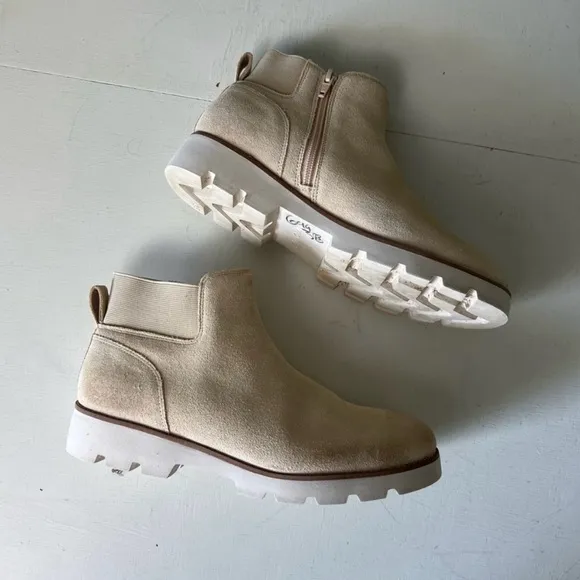 VIONIC- Brionie Chelsea Boot Lug Sole SemolinaSuede Pull On