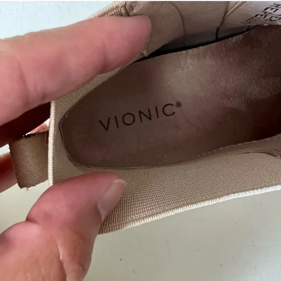 VIONIC- Brionie Chelsea Boot Lug Sole SemolinaSuede Pull On