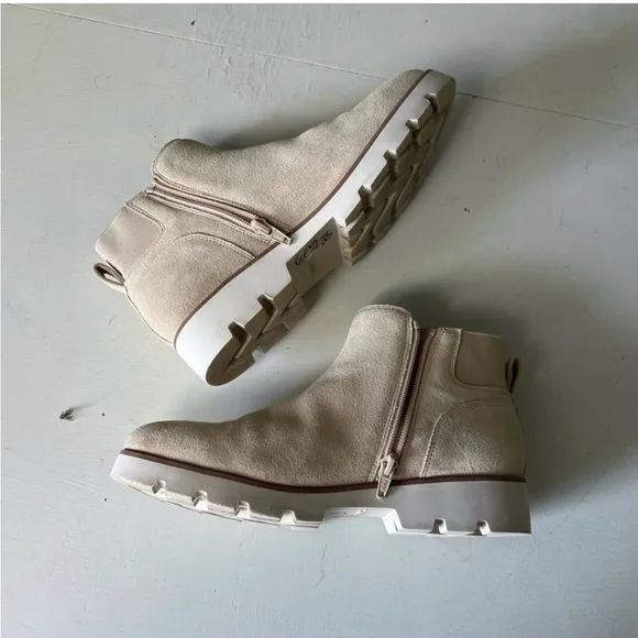 VIONIC- Brionie Chelsea Boot Lug Sole SemolinaSuede Pull On