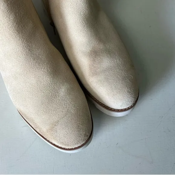 VIONIC- Brionie Chelsea Boot Lug Sole SemolinaSuede Pull On